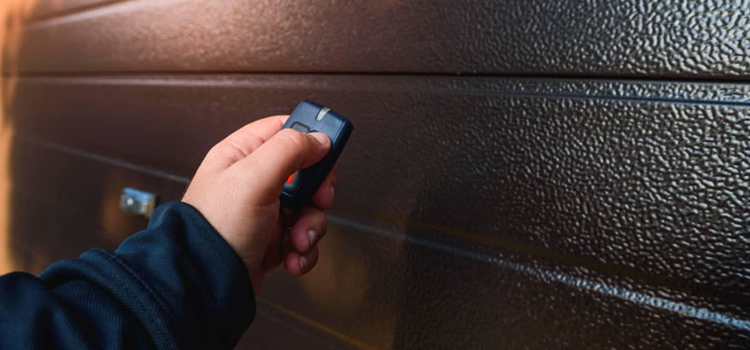 automatic door opener with remote control in La Palma