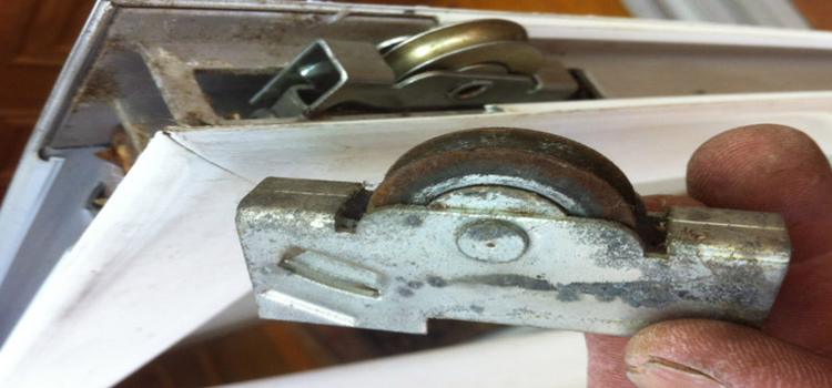 screen door roller repair in La Palma