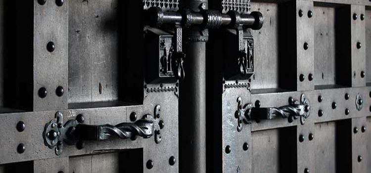 steel entry door repair in La Palma